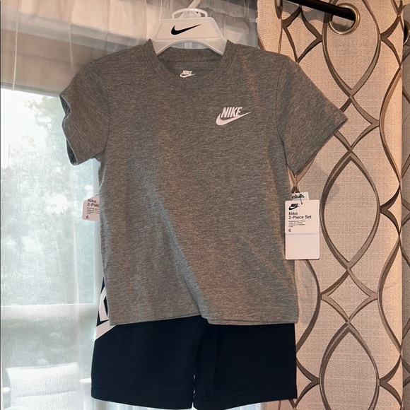 NEW Nike Kids 2 Piece Set with Shirt & Shorts Size Boys 6 - Picture 1 of 6